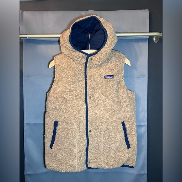 Patagonia Hooded Reversible Insulated Girls Vest - Picture 7 of 11